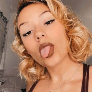 Meet your Posher, Lexi